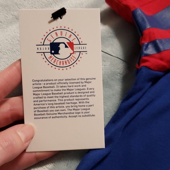 CUBS V-Neck Shirt - Picture 4 of 7